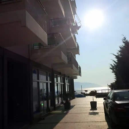 Deni Sea View *