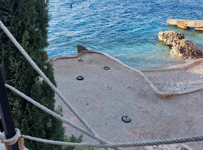 Apartment Deni Sea View