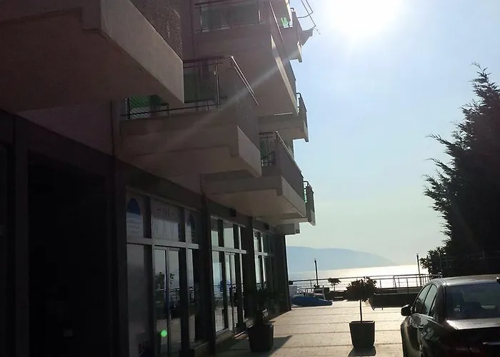 Deni Sea View *