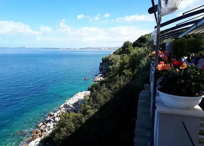 Apartment Deni Sea View