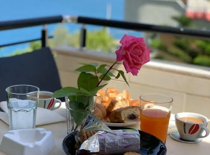 Deni Sea View Apartment