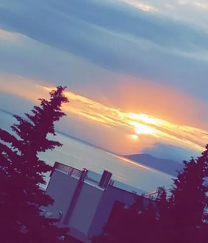 Deni Sea View Apartment