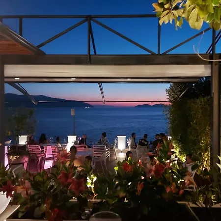Deni Sea View Apartment *