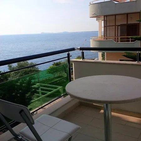 公寓 Deni Sea View *