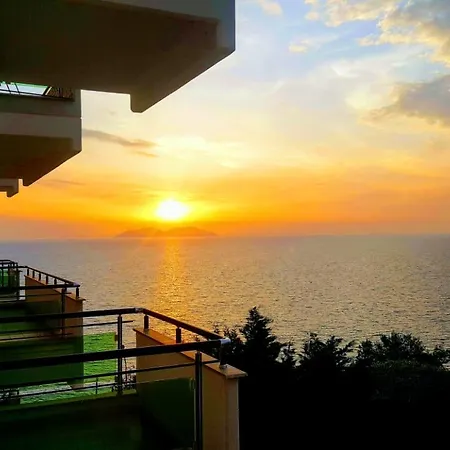 Deni Sea View 公寓 *