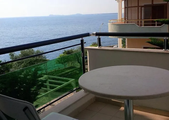 Appartement Deni Sea View *